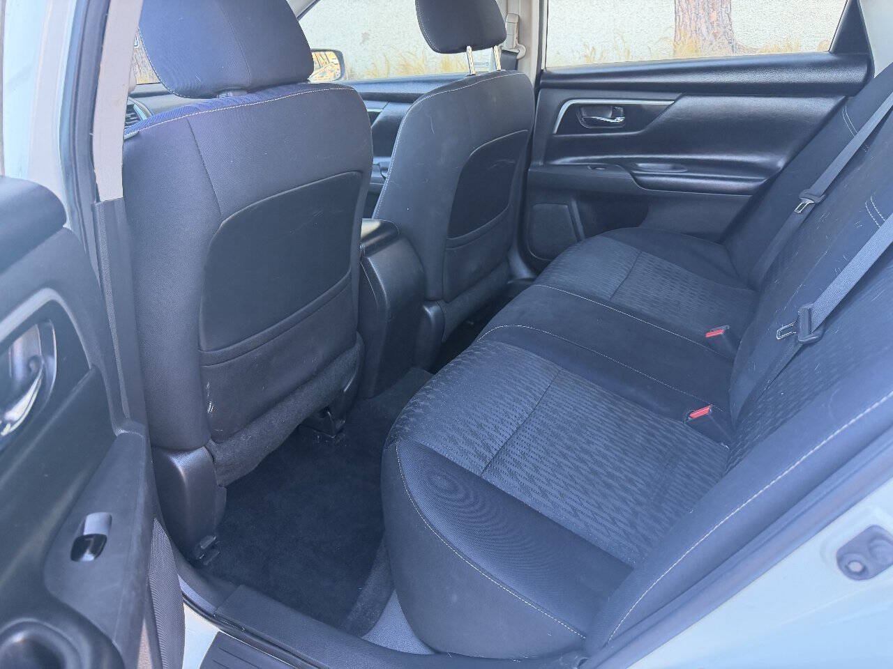 Used 2017 Nissan Altima FWD image 8