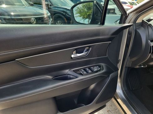 Used 2025 Nissan Murano SV FWD image 21