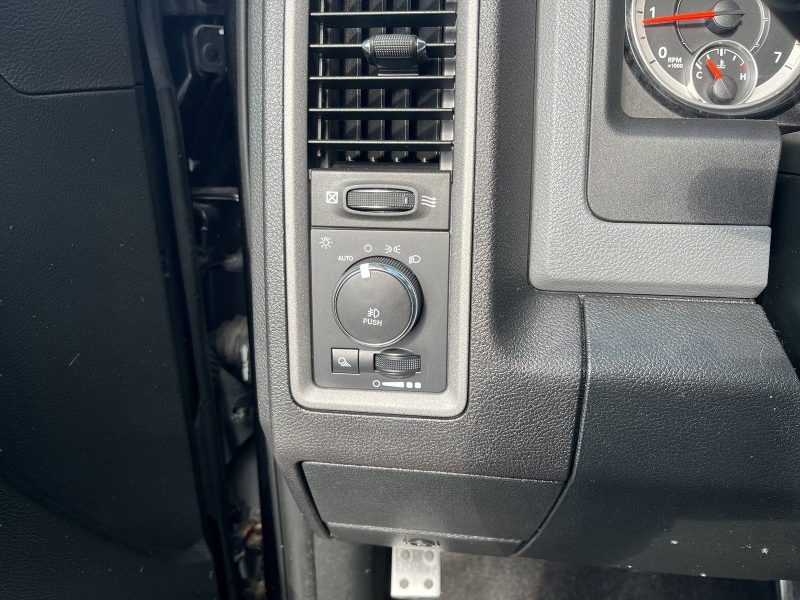 Used 2017 RAM 1500 Express AWD/4WD image 17