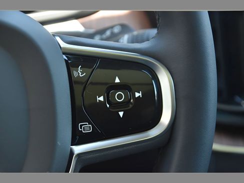 Certified 2023 Volvo XC60 B5 Plus w/ Climate Package AWD/4WD image 36