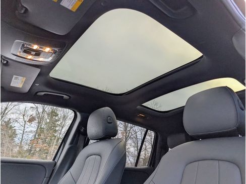 Used 2023 Mercedes-Benz EQB 300 4MATIC image 15