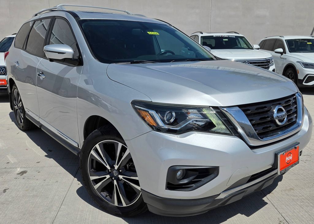 Used 2017 Nissan Pathfinder Platinum w/ Family Entertainment Package AWD/4WD image 1