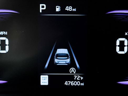 Certified 2025 Kia Soul LX w/ LX Technology Package FWD image 32