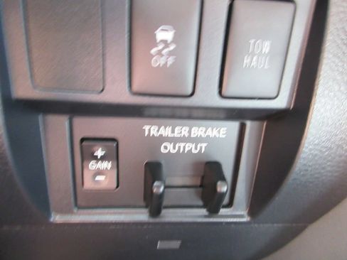 Used 2018 Toyota Tundra Limited AWD/4WD image 21