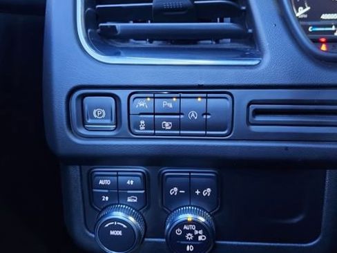 Used 2023 GMC Yukon XL SLT w/ SLT Luxury Package image 37