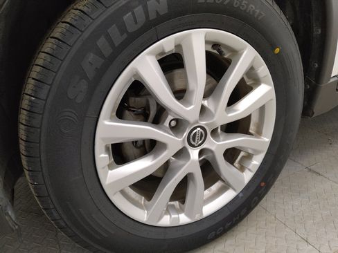 Used 2020 Nissan Rogue SV FWD image 31