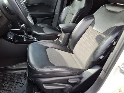 Used 2020 Jeep Compass Latitude image 12