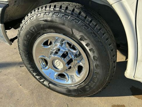 Used 2014 Chevrolet Express 2500 image 12