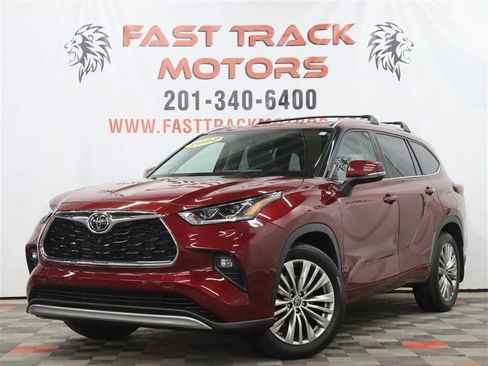 Used 2022 Toyota Highlander Platinum AWD/4WD image 1