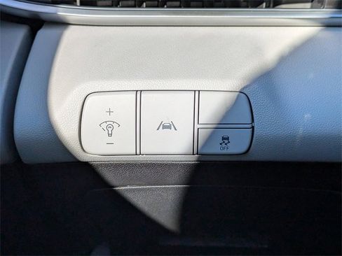 Used 2023 Hyundai Elantra Limited image 23