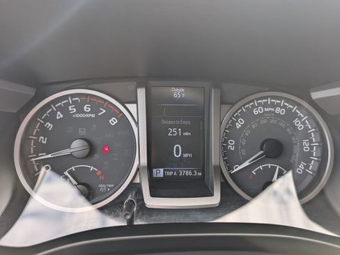 Used 2021 Toyota Tacoma SR5 w/ SR5 Appearance Package (SM) image 26