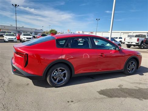 New 2025 Kia K4 LXS image 2