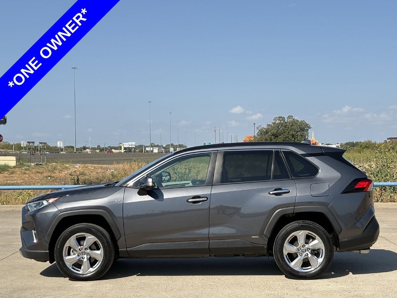 Used 2021 Toyota RAV4 Limited AWD/4WD image 3