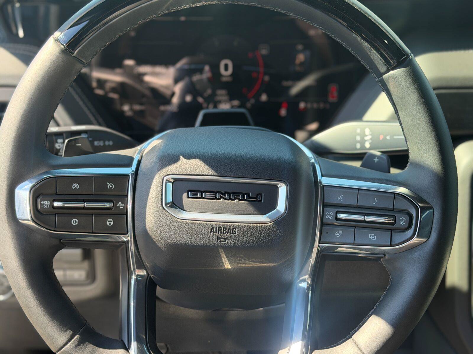 Used 2026 GMC Yukon Denali w/ Denali Reserve Package AWD/4WD image 15