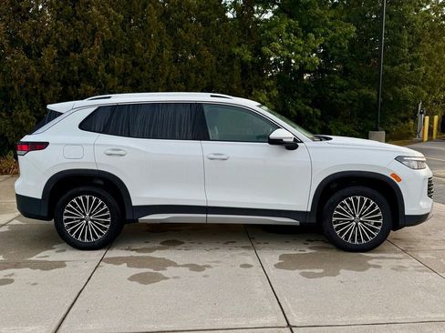 New 2025 Volkswagen Tiguan S image 5