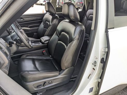 Used 2024 Nissan Pathfinder SL w/ SL Premium Package FWD image 34