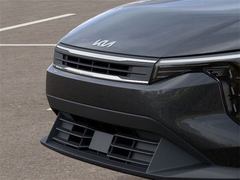 New 2025 Kia K4 LXS image 13