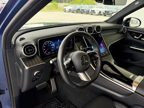 Used 2025 Mercedes-Benz GLC 300 4MATIC image 16