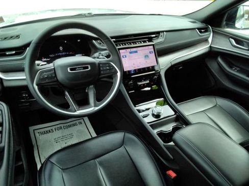 Used 2024 Jeep Grand Cherokee L Limited w/ Black Appearance Package image 30