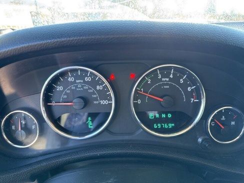 Used 2015 Jeep Wrangler Unlimited Rubicon w/ Connectivity Group image 22