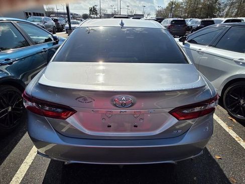 Used 2024 Toyota Camry SE image 3