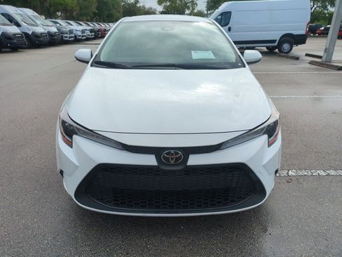 Used 2022 Toyota Corolla LE image 4