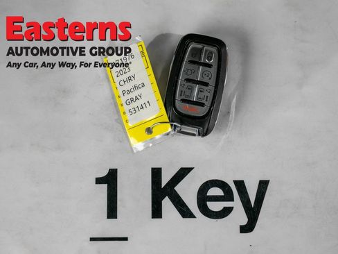Used 2023 Chrysler Pacifica Touring-L FWD image 27