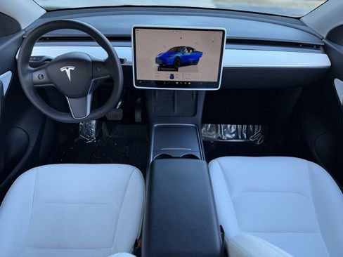 Used 2022 Tesla Model Y Long Range image 39