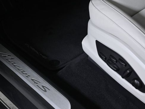 New 2025 Porsche Macan 4S Electric image 25