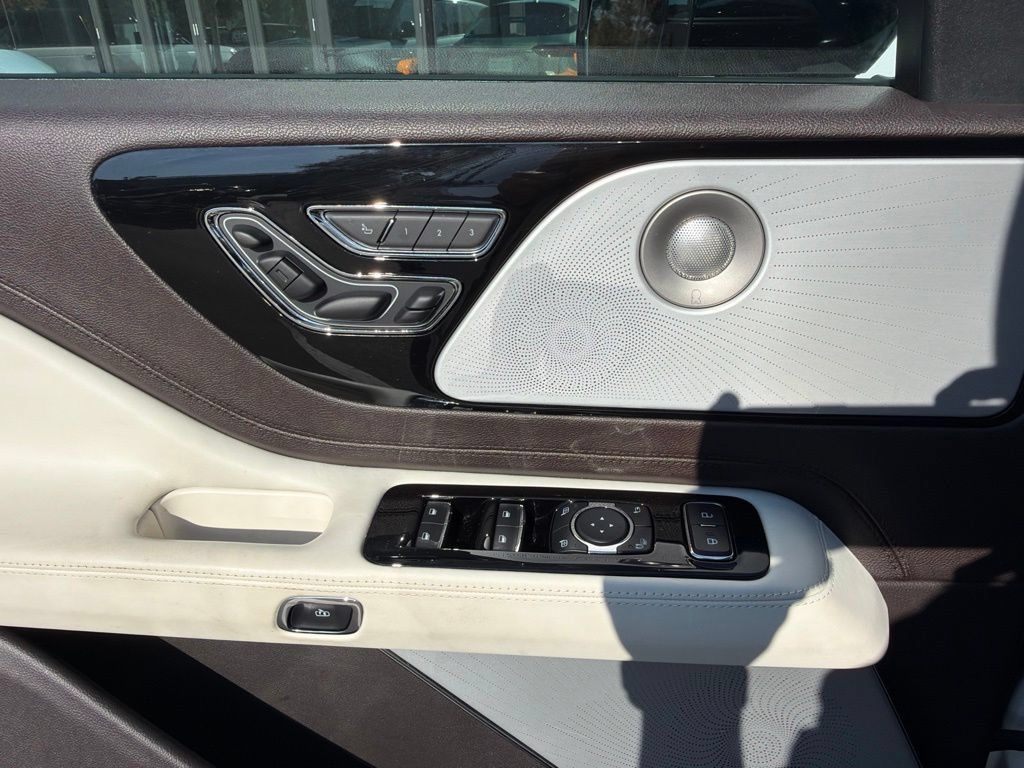 Used 2024 Lincoln Aviator Black Label w/ Jet Package AWD/4WD image 9