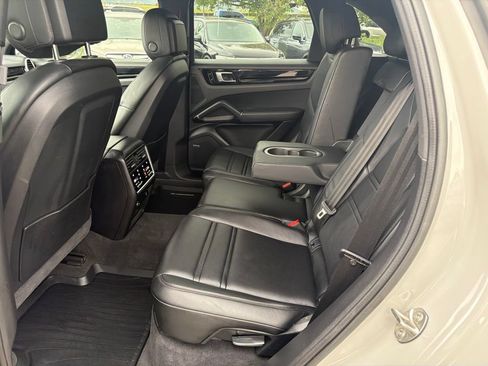 Used 2020 Porsche Cayenne AWD/4WD image 20