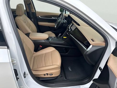 Used 2024 Cadillac XT6 Premium Luxury w/ Platinum Package AWD/4WD image 14