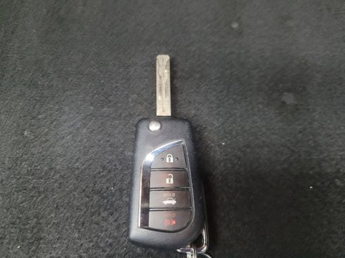 Used 2018 Toyota Camry FWD image 32