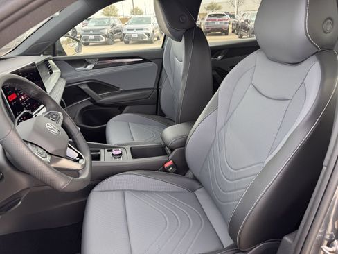 New 2026 Volkswagen Tiguan SE R-Line FWD image 25