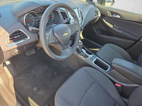 Used 2018 Chevrolet Cruze LT w/ Convenience Package image 10