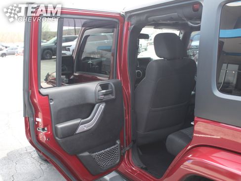 Used 2012 Jeep Wrangler Unlimited Sahara w/ Dual Top Group image 19