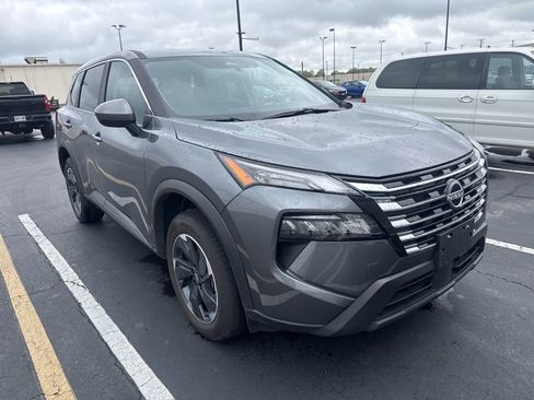 Used 2025 Nissan Rogue SV AWD/4WD image 2
