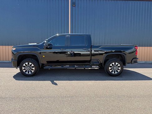 Used 2021 Chevrolet Silverado 2500 LTZ w/ Carhartt Edition AWD/4WD image 3