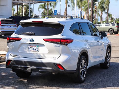Used 2023 Toyota Highlander XLE AWD/4WD image 9