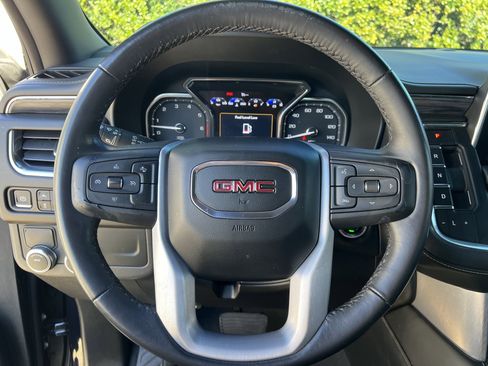 Used 2021 GMC Yukon SLT image 16