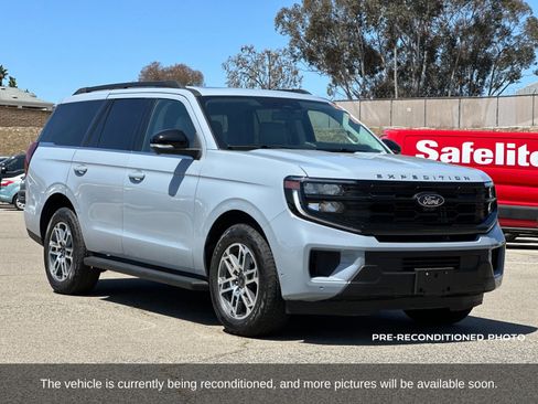 Used 2025 Ford Expedition Active AWD/4WD image 8