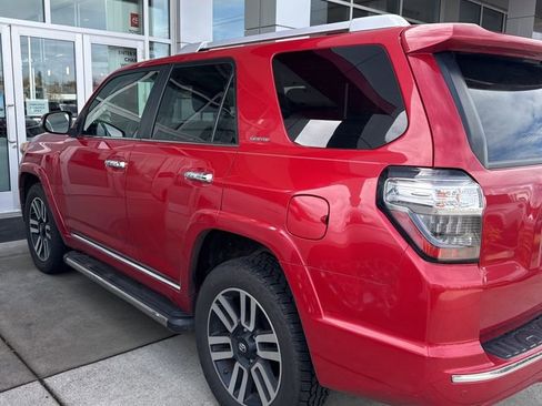 Used 2018 Toyota 4Runner Limited w/ Four Season Floor Mat Package image 4