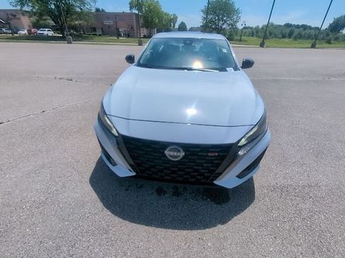 Used 2023 Nissan Altima 2.5 SR w/ SR Premium Package FWD image 15