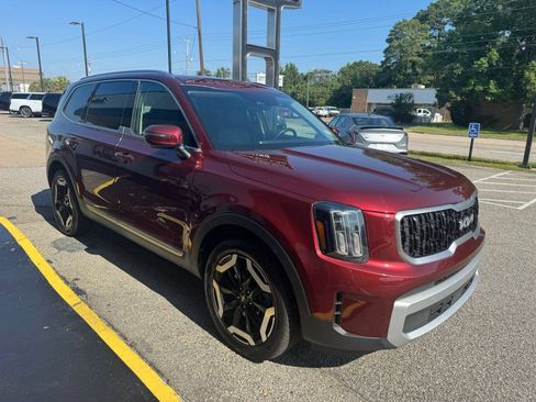 Used 2024 Kia Telluride EX w/ EX Captain's Chair Package FWD image 10