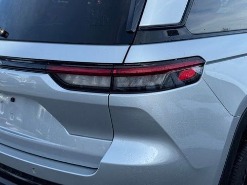 Used 2023 Jeep Grand Cherokee Altitude image 6