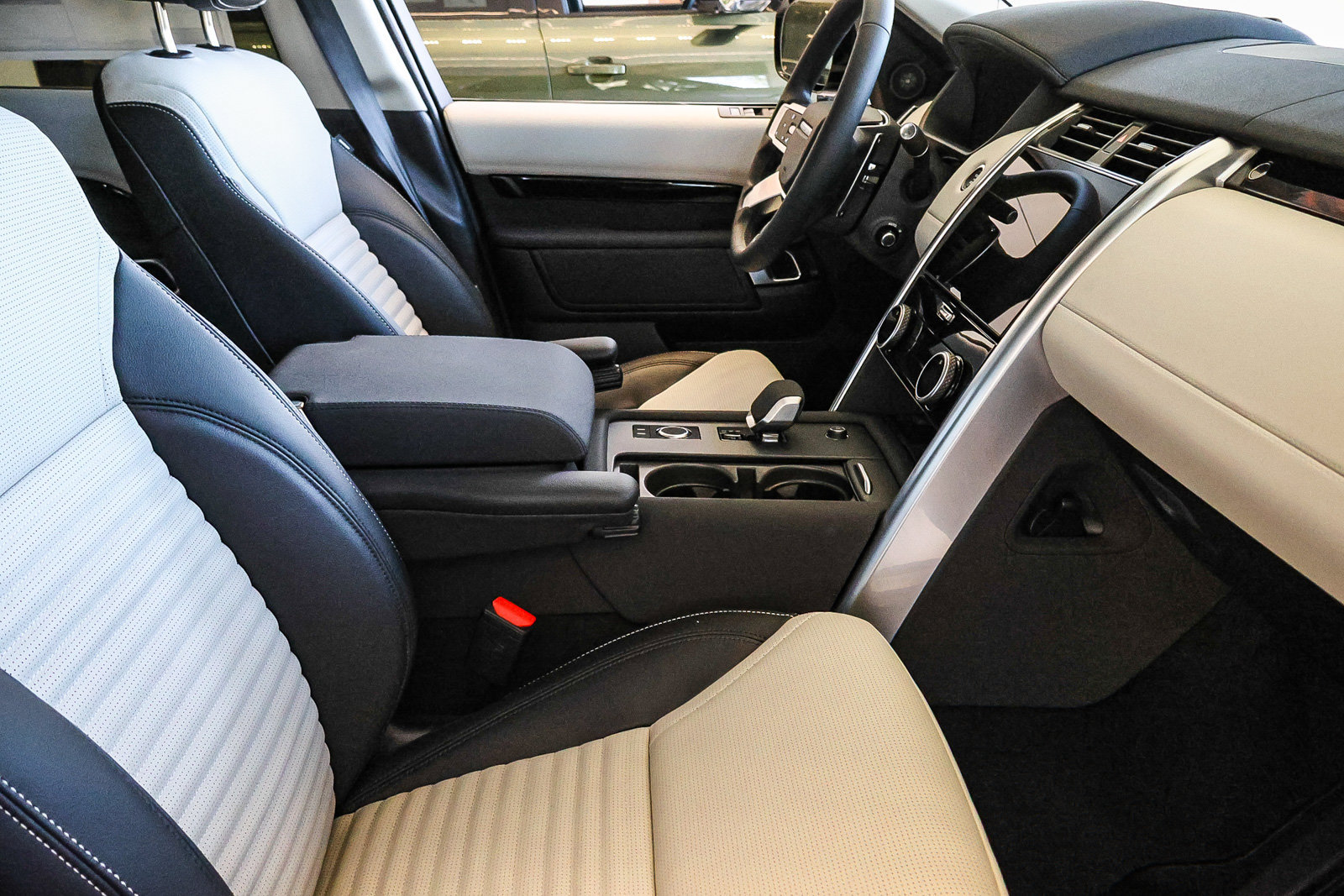 New 2026 Land Rover Discovery S AWD/4WD image 16