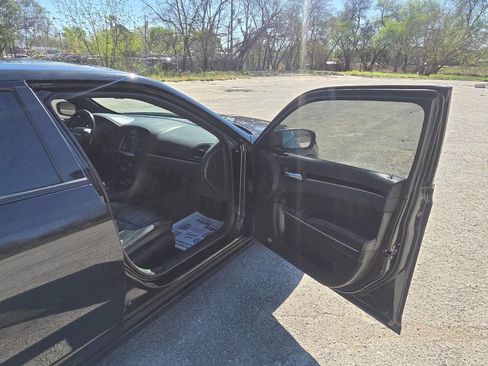 Used 2017 Chrysler 300 S w/ 300S Premium Group image 24