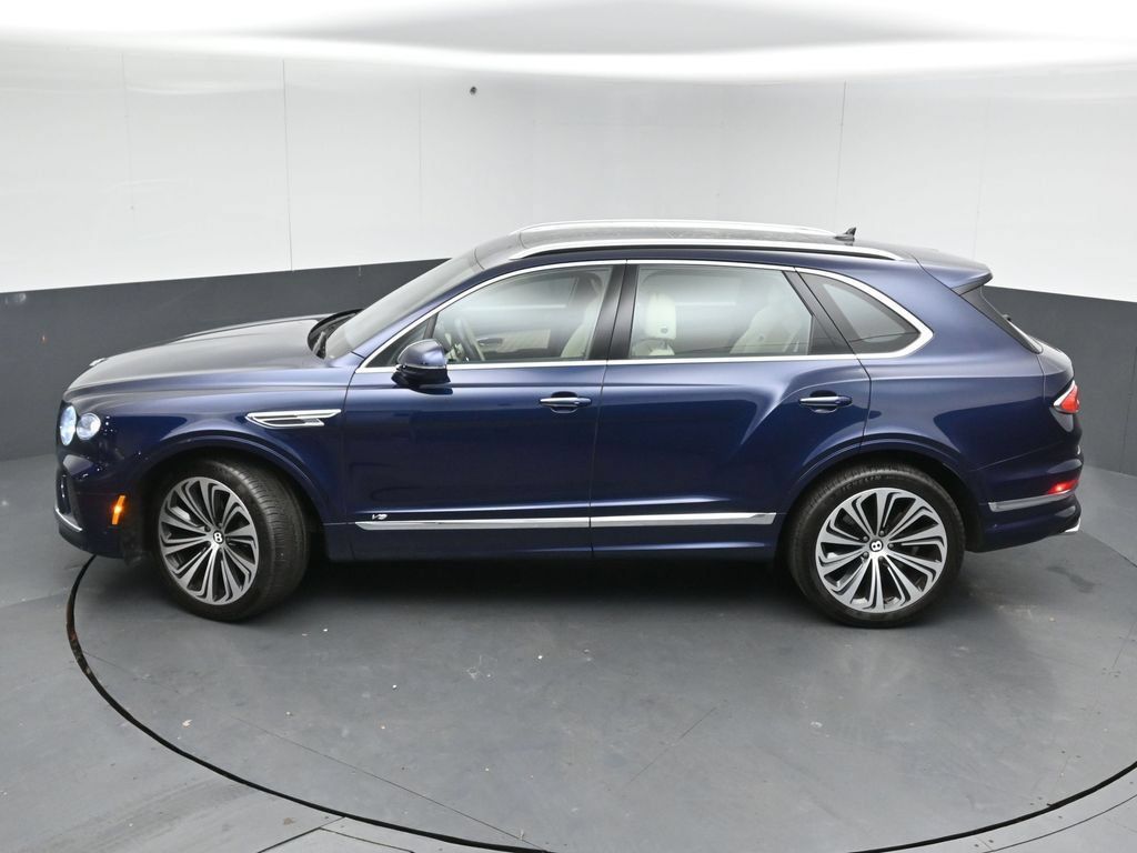 Used 2021 Bentley Bentayga AWD/4WD image 47