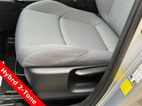Used 2024 Toyota Corolla Cross SE image 28