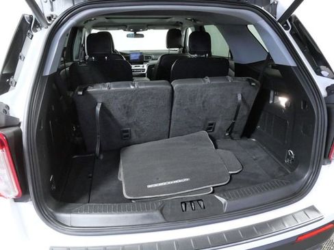 Used 2024 Ford Explorer XLT w/ Equipment Group 202A image 9